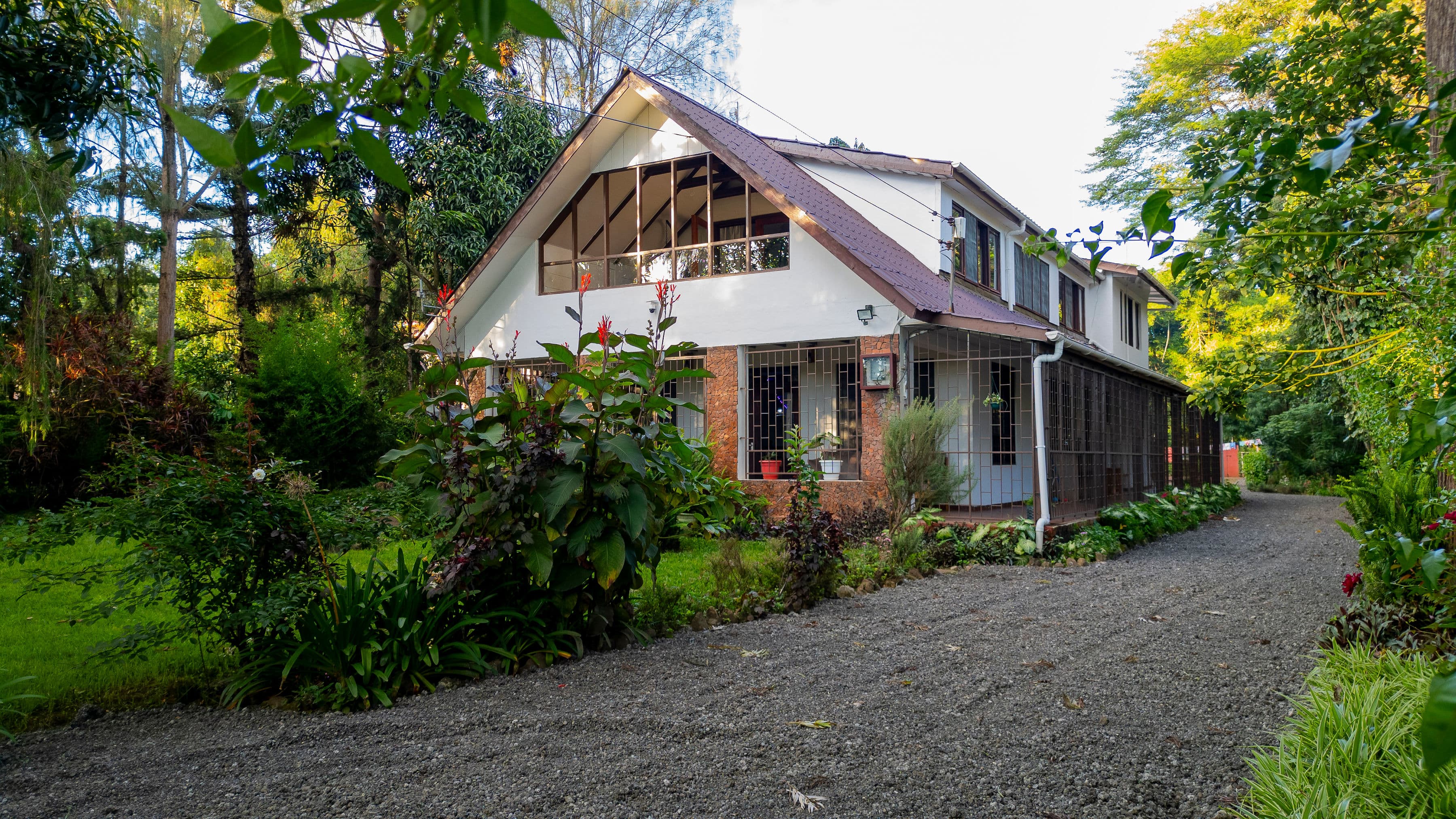 Poa Muni’s •  3BR Suite • Villa